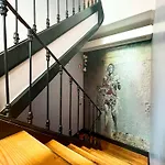 Modern Studio Close To Timeout Market