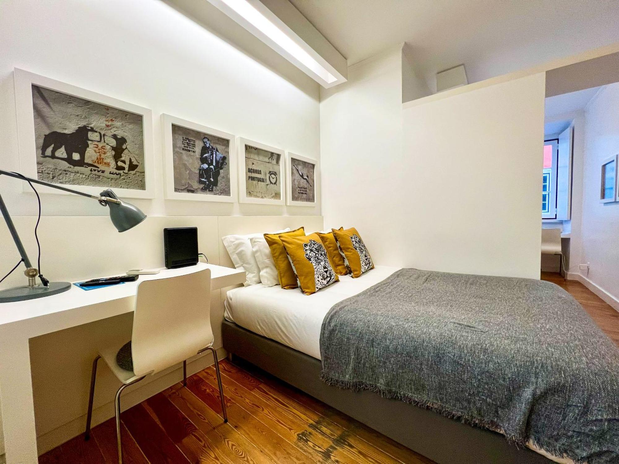 Modern Close To Timeout Market *
